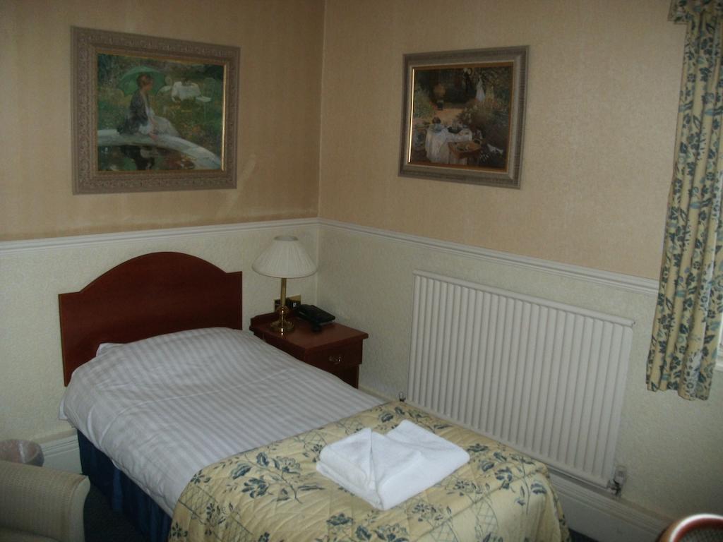 Clarkes Hotel Barrow In Furness Bilik gambar